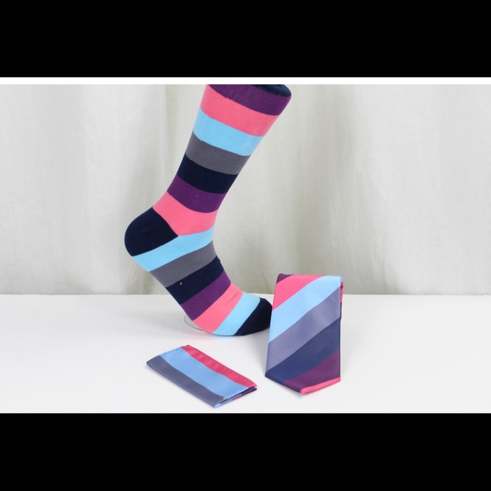 Verse 9 Tie & Matching Socks